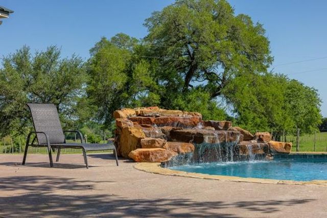 6808 Cedar Hill Road, Brenham, TX 77833