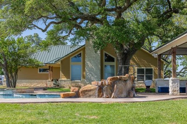 6808 Cedar Hill Road, Brenham, TX 77833