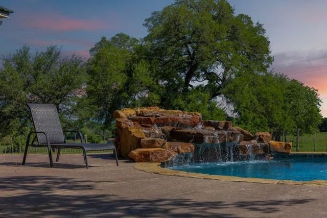 6808 Cedar Hill Road, Brenham, TX 77833