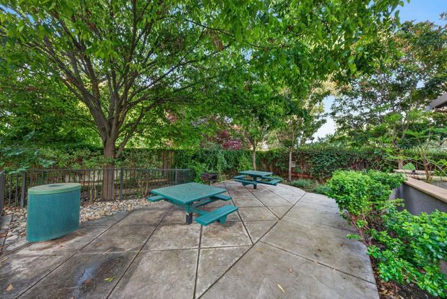 650 Almaden Walk Loop, San Jose, CA 95125