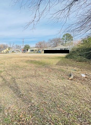 7905 Ivory Lane, Dallas, TX 75216