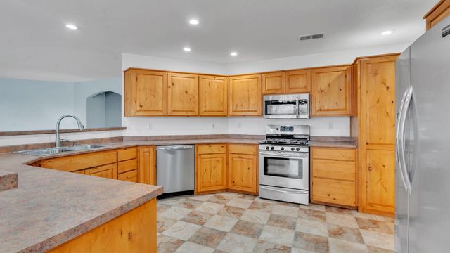 19 Stella Court, Belen, NM 87002