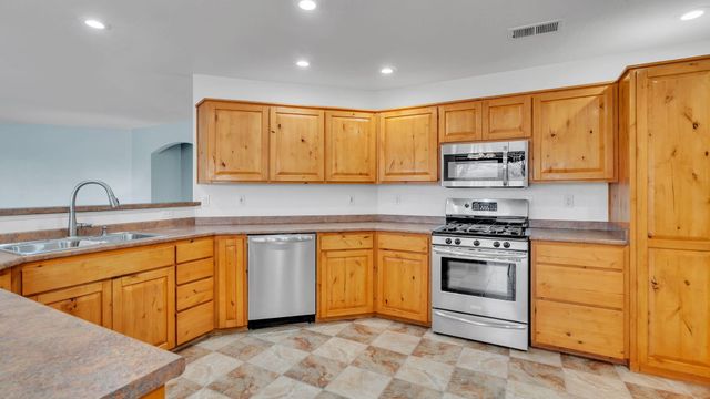 19 Stella Court, Belen, NM 87002