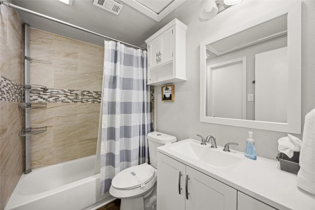 108 April Point Drive S, Montgomery, TX 77356