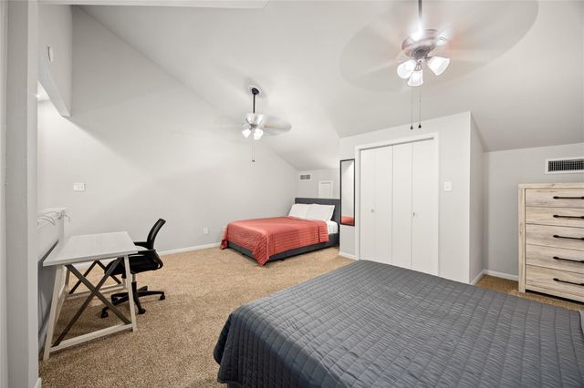 108 April Point Drive S, Montgomery, TX 77356