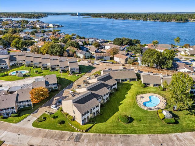 108 April Point Drive S, Montgomery, TX 77356