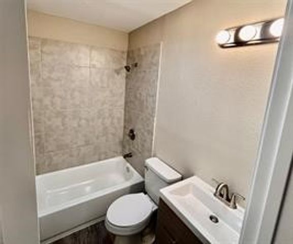 2206 W Hickory Street 4, Denton, TX 76201