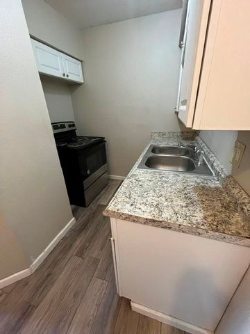 2206 W Hickory Street 4, Denton, TX 76201
