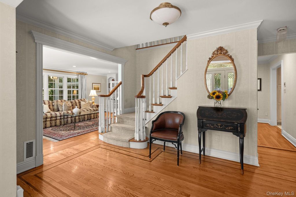 7 Pippin Lane, Lloyd Harbor, NY 11743 — photo 3