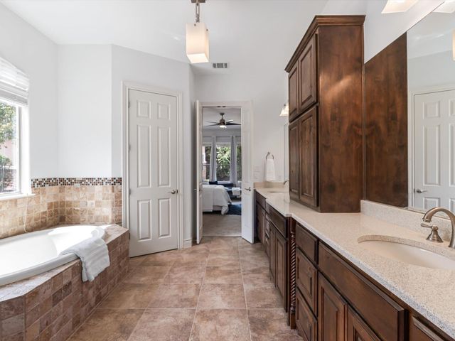 17 Chandon LN, Austin, TX 78734