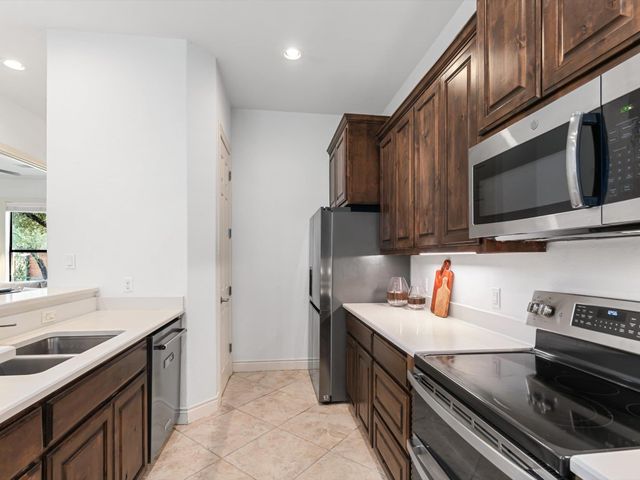 17 Chandon LN, Austin, TX 78734