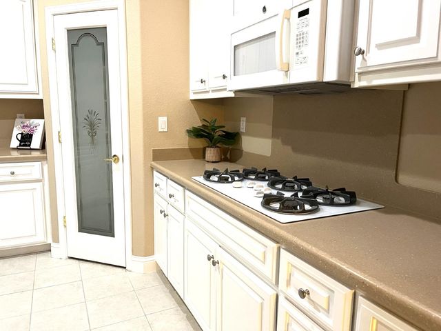 596 Hudson Ave, Oakdale, CA 95361