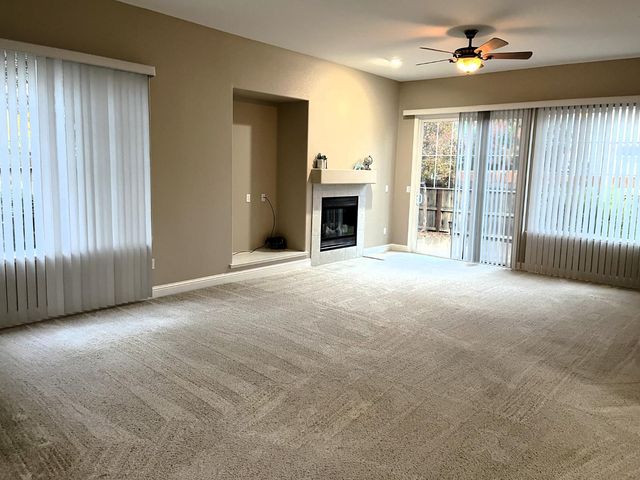 596 Hudson Ave, Oakdale, CA 95361