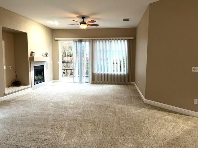 596 Hudson Ave, Oakdale, CA 95361