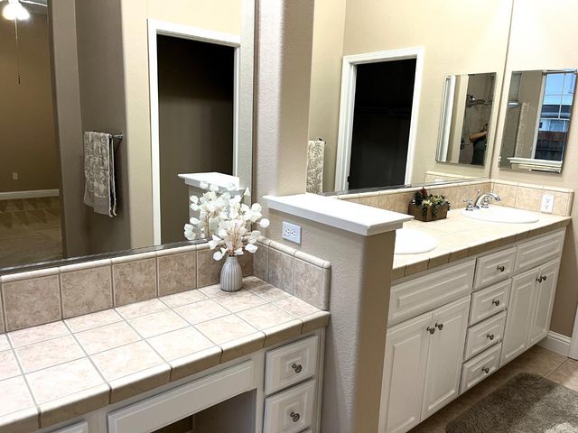 596 Hudson Ave, Oakdale, CA 95361