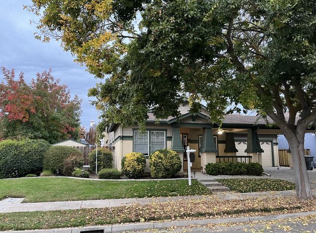 596 Hudson Ave, Oakdale, CA 95361