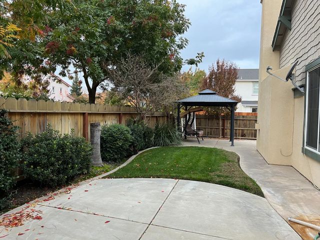596 Hudson Ave, Oakdale, CA 95361