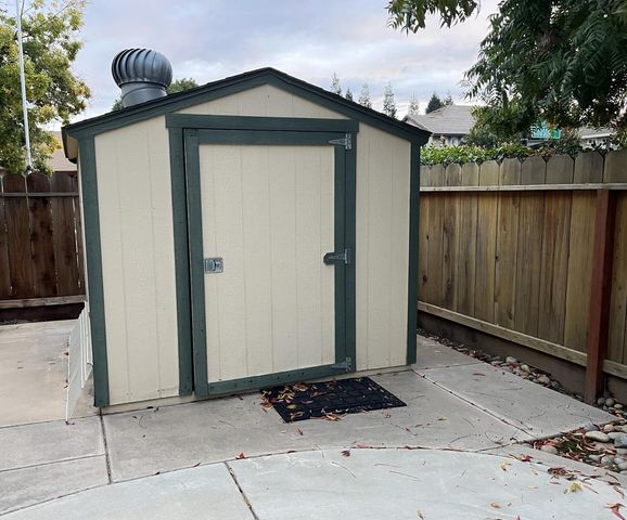 596 Hudson Ave, Oakdale, CA 95361