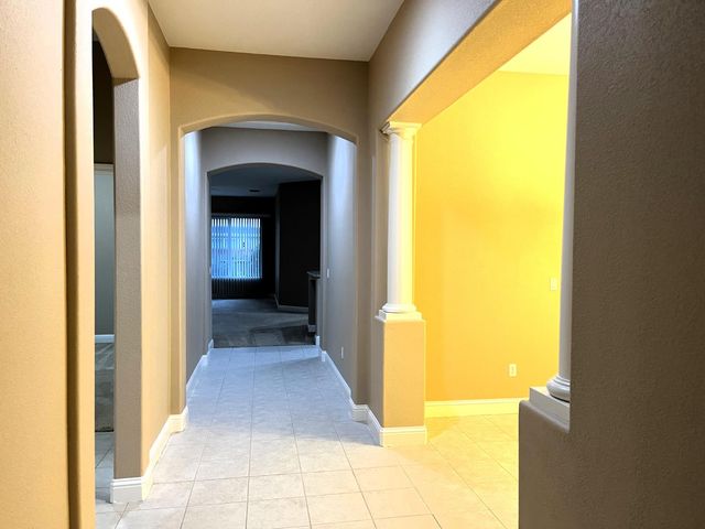 596 Hudson Ave, Oakdale, CA 95361