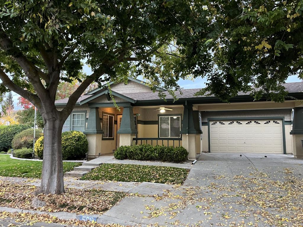 596 Hudson Ave, Oakdale, CA 95361