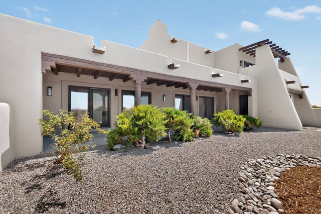35 Avenida De La Paz, Lamy, NM 87540
