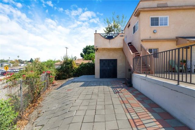 334 Robinson, Los Angeles, CA 90026