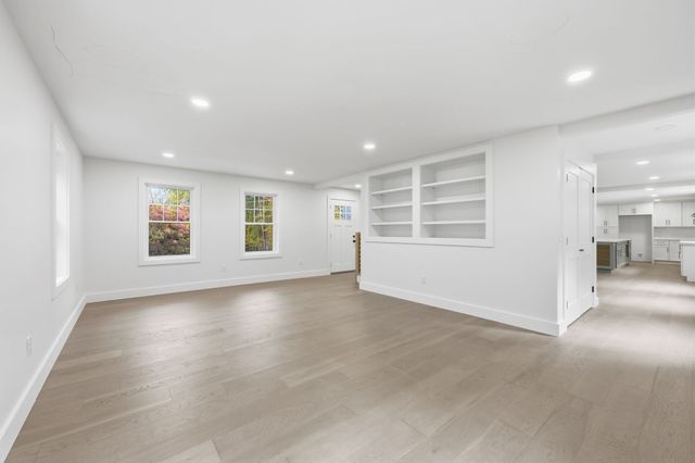 75 Lead Mine Rd, Southampton, MA 01073