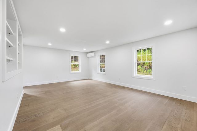 75 Lead Mine Rd, Southampton, MA 01073