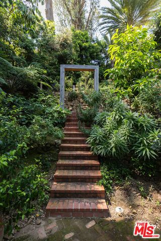 6964 Los Tilos Road, Los Angeles, CA 90068