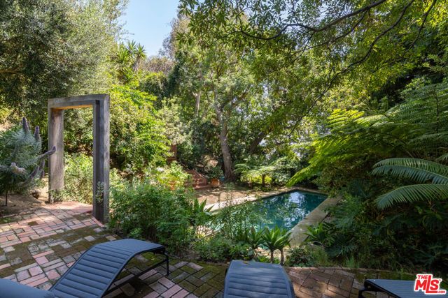 6964 Los Tilos Road, Los Angeles, CA 90068