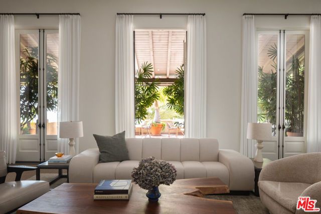 6964 Los Tilos Road, Los Angeles, CA 90068