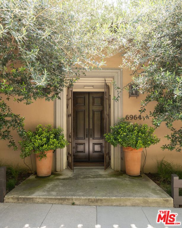 6964 Los Tilos Road, Los Angeles, CA 90068