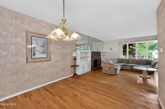 1060 Cornelius Avenue, Niskayuna, NY 12309