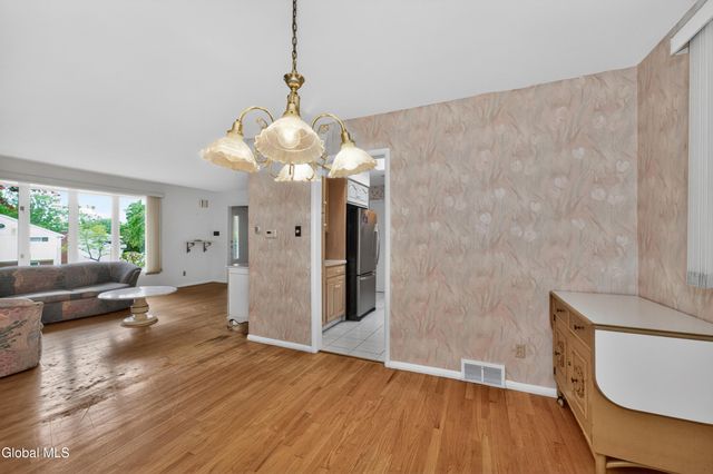 1060 Cornelius Avenue, Niskayuna, NY 12309