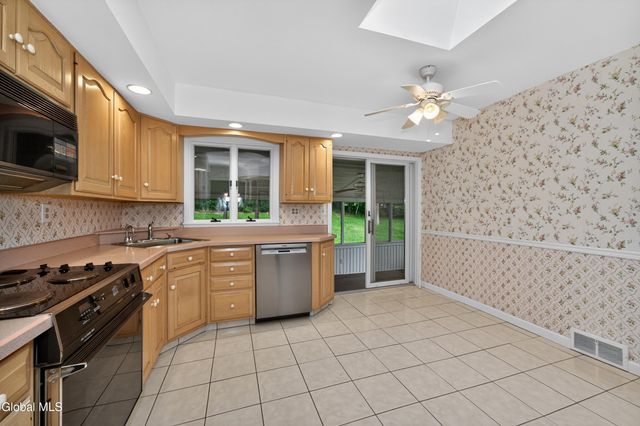 1060 Cornelius Avenue, Niskayuna, NY 12309