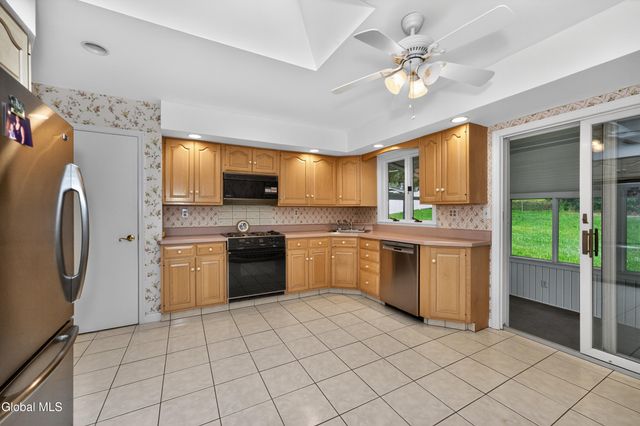 1060 Cornelius Avenue, Niskayuna, NY 12309