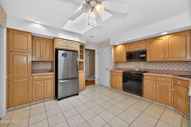 1060 Cornelius Avenue, Niskayuna, NY 12309