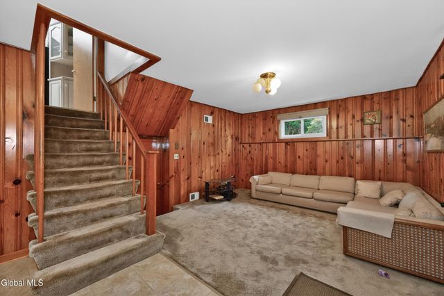 1060 Cornelius Avenue, Niskayuna, NY 12309