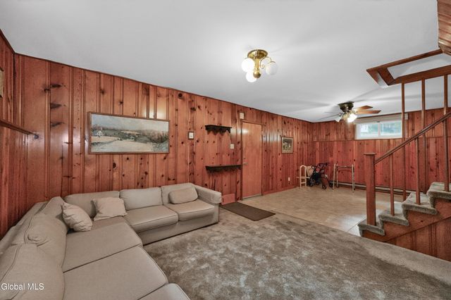 1060 Cornelius Avenue, Niskayuna, NY 12309