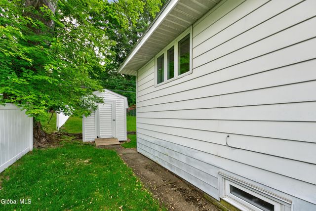 1060 Cornelius Avenue, Niskayuna, NY 12309