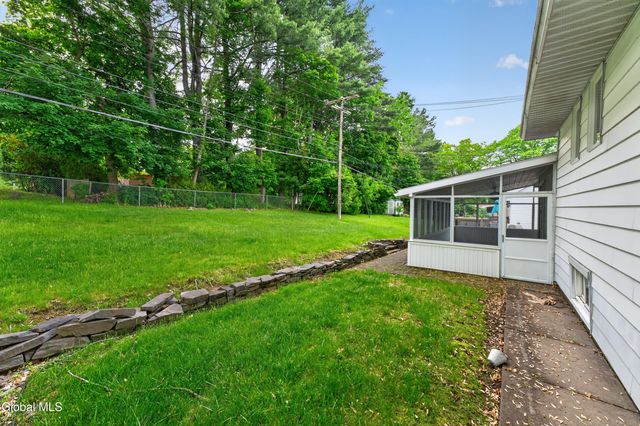 1060 Cornelius Avenue, Niskayuna, NY 12309