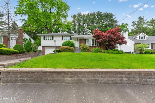 1060 Cornelius Avenue, Niskayuna, NY 12309