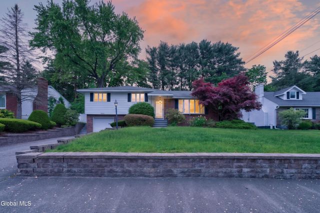 1060 Cornelius Avenue, Niskayuna, NY 12309