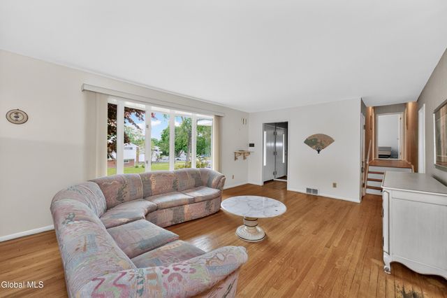 1060 Cornelius Avenue, Niskayuna, NY 12309