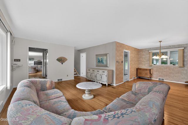 1060 Cornelius Avenue, Niskayuna, NY 12309