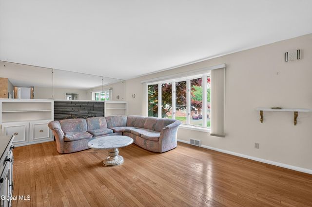 1060 Cornelius Avenue, Niskayuna, NY 12309