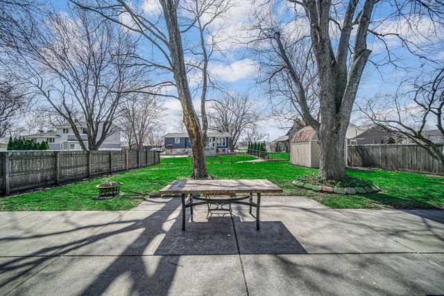 1004 Fran-lin Parkway, Munster, IN 46321