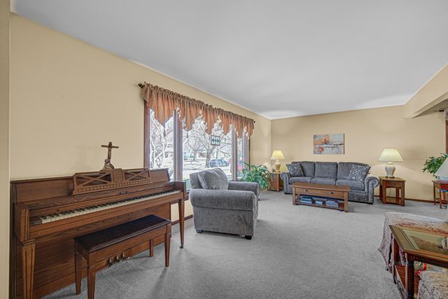 1004 Fran-lin Parkway, Munster, IN 46321