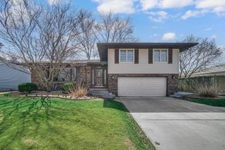 1004 Fran-lin Parkway, Munster, IN 46321