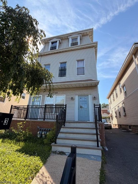 708 Jefferson Ave, Elizabeth City, NJ 07201